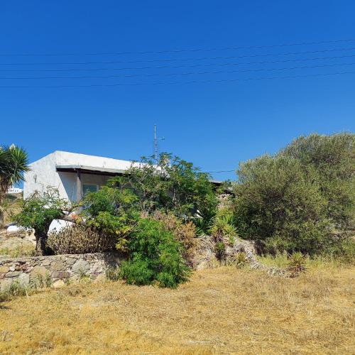 Secluded 200-Year-Old Cycladic Retreat in Milos