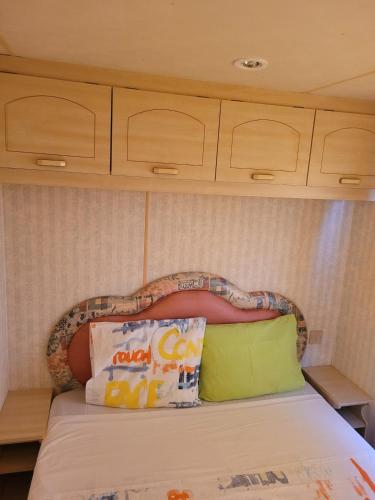a bed in a small room with at Sítio da Cornucópia Home Mobile in Moncarapacho