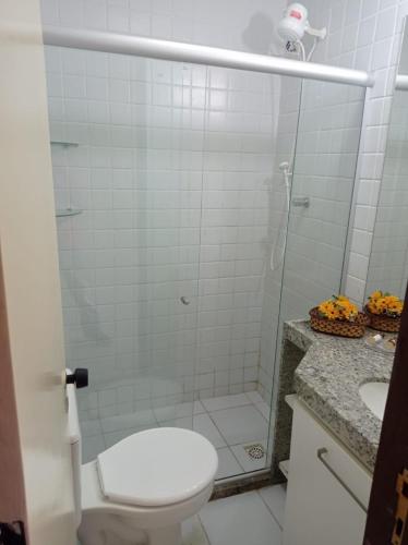 Bilik mandi di FLATS MONTE CASTELO GRAVATÁ MELHOR LOCALIZAÇÃo