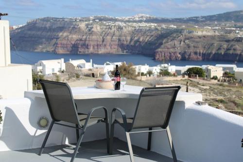 Villa Solasta #2 with jacuzzi in Santorini