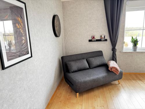 a black chair in a room with a window at Ferienwohnung Weitblick in Erftstadt