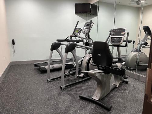 Γυμναστήριο ή/και όργανα γυμναστικής στο Best Western Cleveland Inn & Suites