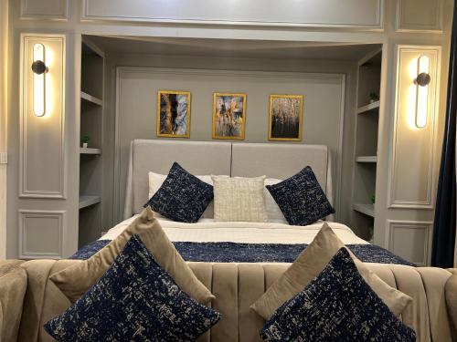 Posezení v ubytování Penta Square Signature Apartments DHA Lahore