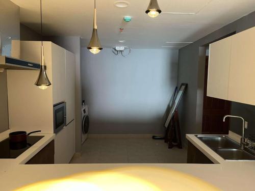 Kuchyň nebo kuchyňský kout v ubytování Penta Square Signature Apartments DHA Lahore