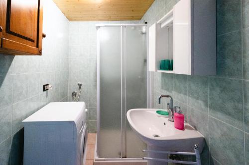a bathroom with a sink and a shower at Casa vacanza Miralago in Antronapiana
