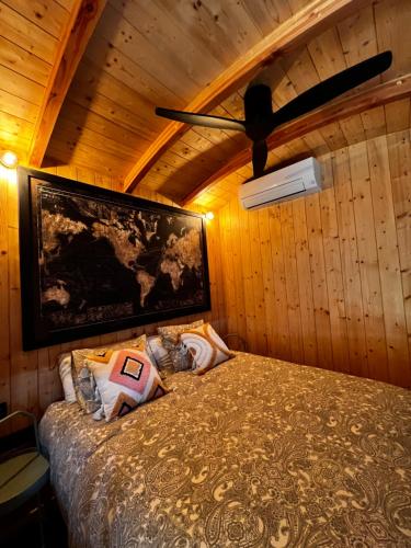 a bedroom with a bed in a wooden room at The Green Wagon Costa Brava, Piscina Privada, AC, WIFI, Parking, Terraza in Tordera