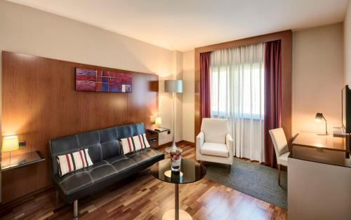 a living room with a couch and a table at Sercotel AB Rivas in Rivas-Vaciamadrid