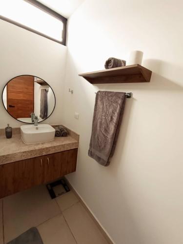 a bathroom with a sink and a mirror at Casa Apolo, piscina y club de playa in Chelem