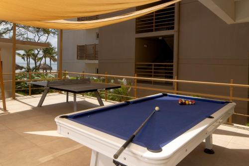 a pool table with a cue on top of it at Radisson Riviera Panama in Punta Chame