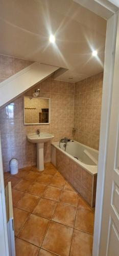 Photo de la galerie de l'établissement Duplex Vue Notre Dame de la Garde dernier étage, à Marseille