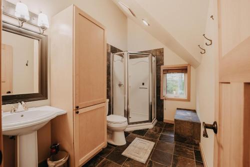 a bathroom with a sink toilet and a shower at Mt Baker Lodging Cabin 40GS is a Classic NW cabin in Deming