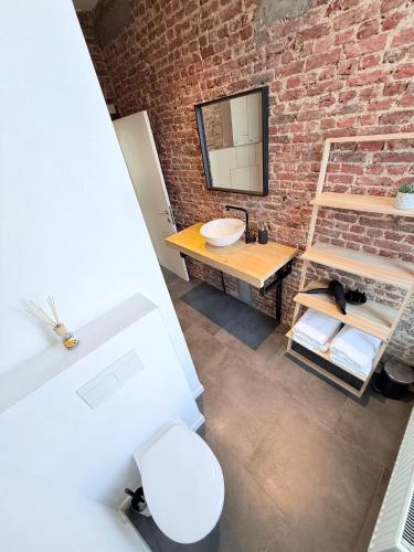 Ένα μπάνιο στο Cosy house with city garden near Antwerp-central