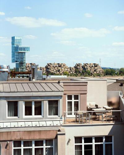 a view of the city from the roof of a building at Hôtel Saint-Sulpice in Montréal