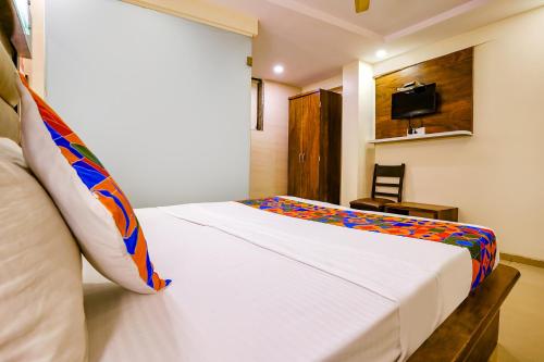 TV a/nebo společenská místnost v ubytování Hotel Kwality Inn by Naivedhya Veg Treat