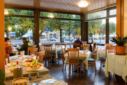 Restaurace v ubytování Hotel Italie et Suisse