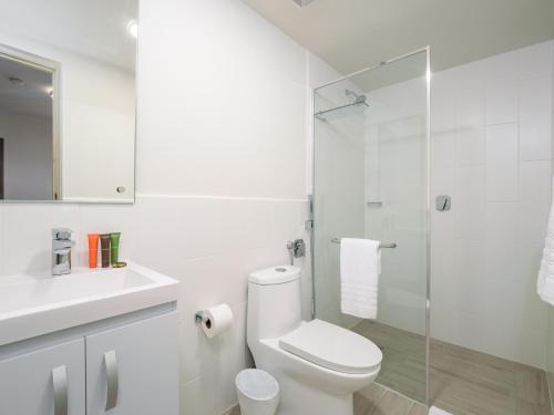Koupelna v ubytování Surfside Playa Caracol Apartment with Hotel Amenities