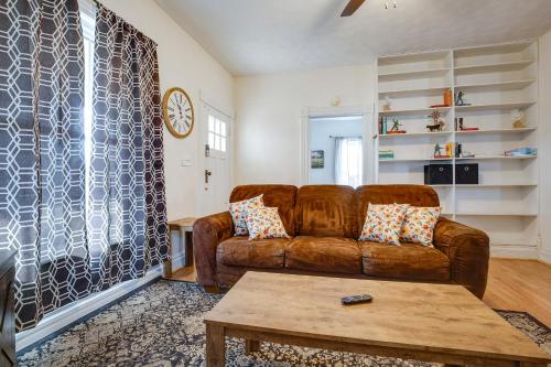Гостиная зона в Family-Friendly Home in Junction City
