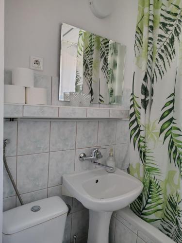 Ένα μπάνιο στο U Kocurka - przy Termach Cieplickich