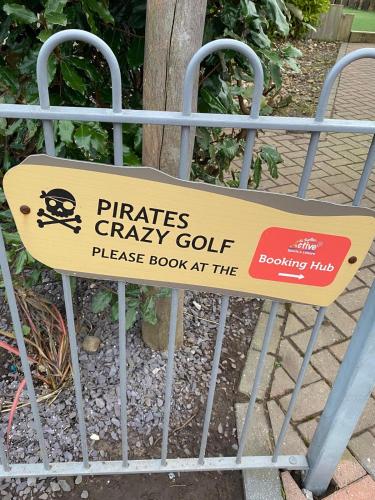 Certifikát, hodnocení, plakát nebo jiný dokument vystavený v ubytování Marsden Escape