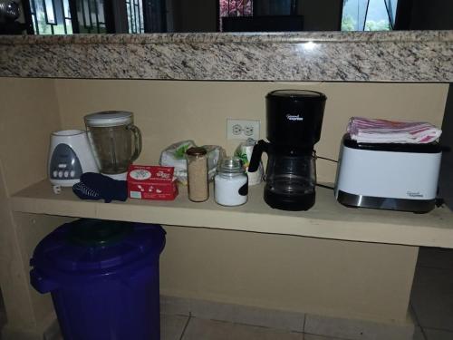 Tetera y cafetera en Los Senderos Amados