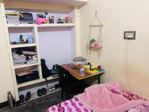 Ένα ή περισσότερα κρεβάτια σε δωμάτιο στο Kashi homestay