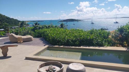 PALM BLUE Caribbean Pinel Bay