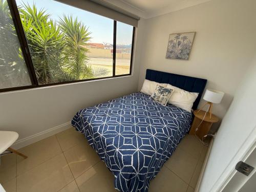 Ένα ή περισσότερα κρεβάτια σε δωμάτιο στο Marine Parade Holiday Unit 1