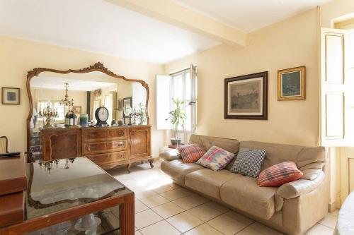 a living room with a couch and a mirror at S&C Apartments in Ilha da Madeira