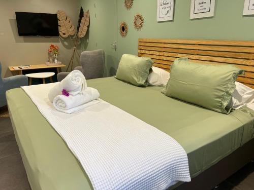 a hotel room with two beds with towels on them at Morning Sun Place Tahaa in Taha’a