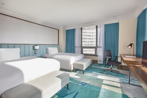Гостиная зона в Holiday Inn & Suites Manila Galleria by IHG