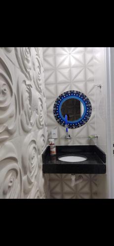 a bathroom with a sink and a mirror at Residencial Franco Casa 02 in Primavera do Leste