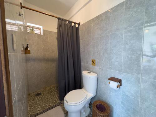 Un baño de Hotel Sanmara