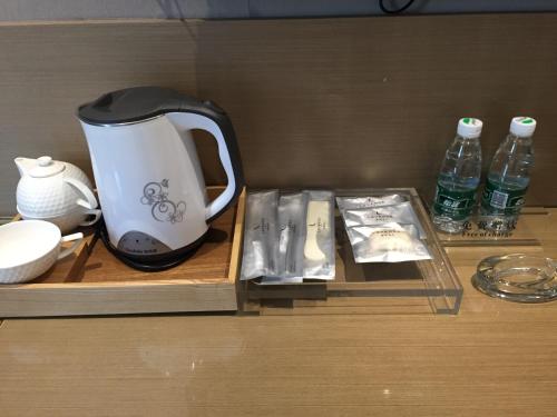 Sadržaji za pripremu kave/čaja u objektu Lavande Hotel Shenzhen Huaqiangnan Branch