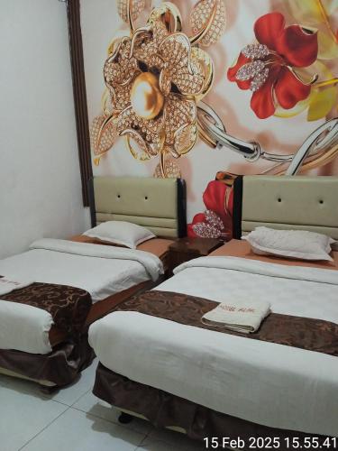 Una cama o camas en una habitación de Hotel Alifa Syariah