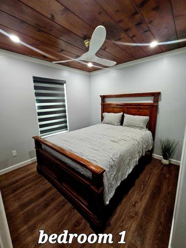 a bedroom with a bed with a ceiling at spectacular challet 5 minutes la plaza mall, shopping stores, restaurants and hospitals in McAllen