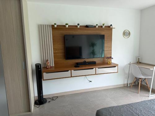 a living room with a flat screen tv on a wall at Apartamento en zona exclusiva del norte de Armenia Belmonte studio in Armenia