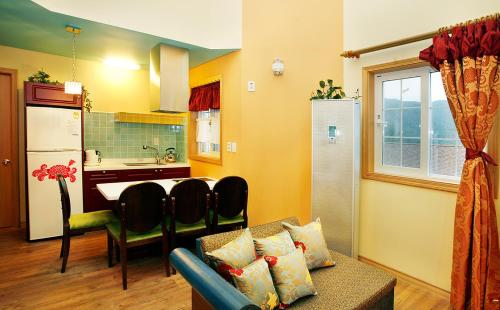 Elf Resort Hotelにあるキッチンまたは簡易キッチン