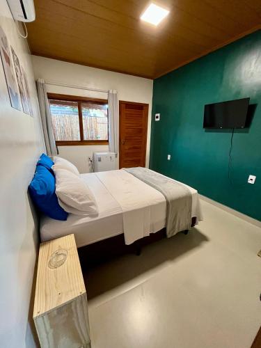 Postel nebo postele na pokoji v ubytování Vale dos Cristais Suítes