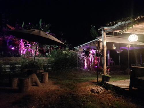Κήπος έξω από το Mis Roka's finca campestre
