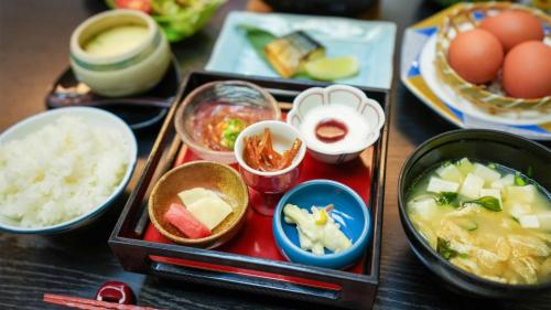a table with a tray of food with ingredients at Ryokan Hirayama in Ueki