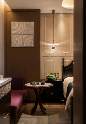 a hotel room with a bed and a table and a table sidx sidx at Xiamen Lujiang Harbourview Hotel in Xiamen