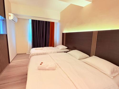 Postel nebo postele na pokoji v ubytování Hota Inn Limbang