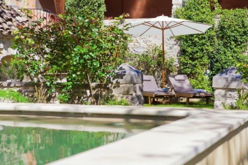 Photo de la galerie de l'établissement Elegant Town house-sleeps 14, à Saint-Hippolyte-du-Fort