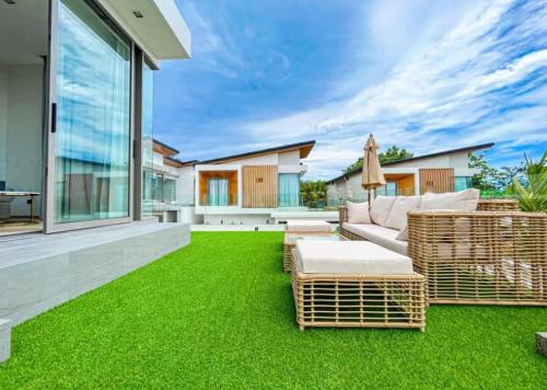Κήπος έξω από το Choengtale Modern Villa