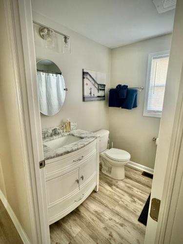 a bathroom with a white sink and a toilet at Londontowne Hideaway in Annapolis