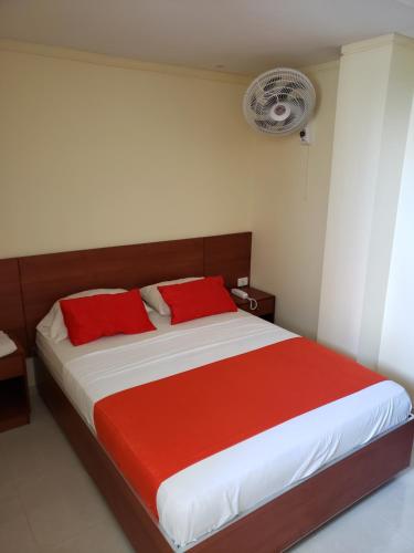 Ein Bett oder Betten in einem Zimmer der Unterkunft Hotel Sandiego inc