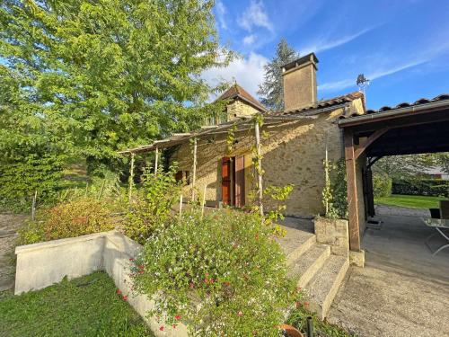 Photo de la galerie de l'établissement Maison en pierres avec piscine privée en bord de Dordogne - FR-1-824-2, à Trémolat