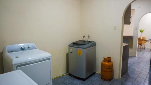 a laundry room with a washer at Departamento completo, facso in Cuatro Hermanas