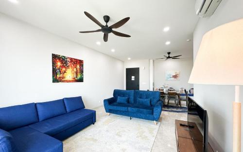 Χώρος καθιστικού στο Datum Jelatek Residence by Airhost