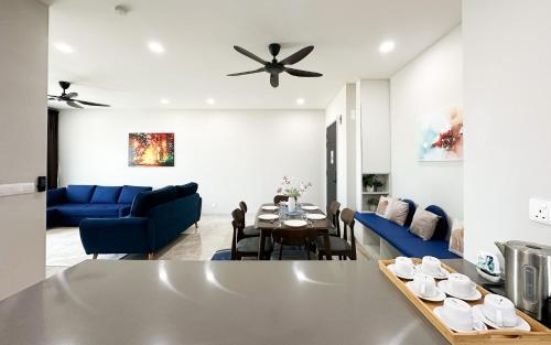 Χώρος καθιστικού στο Datum Jelatek Residence by Airhost